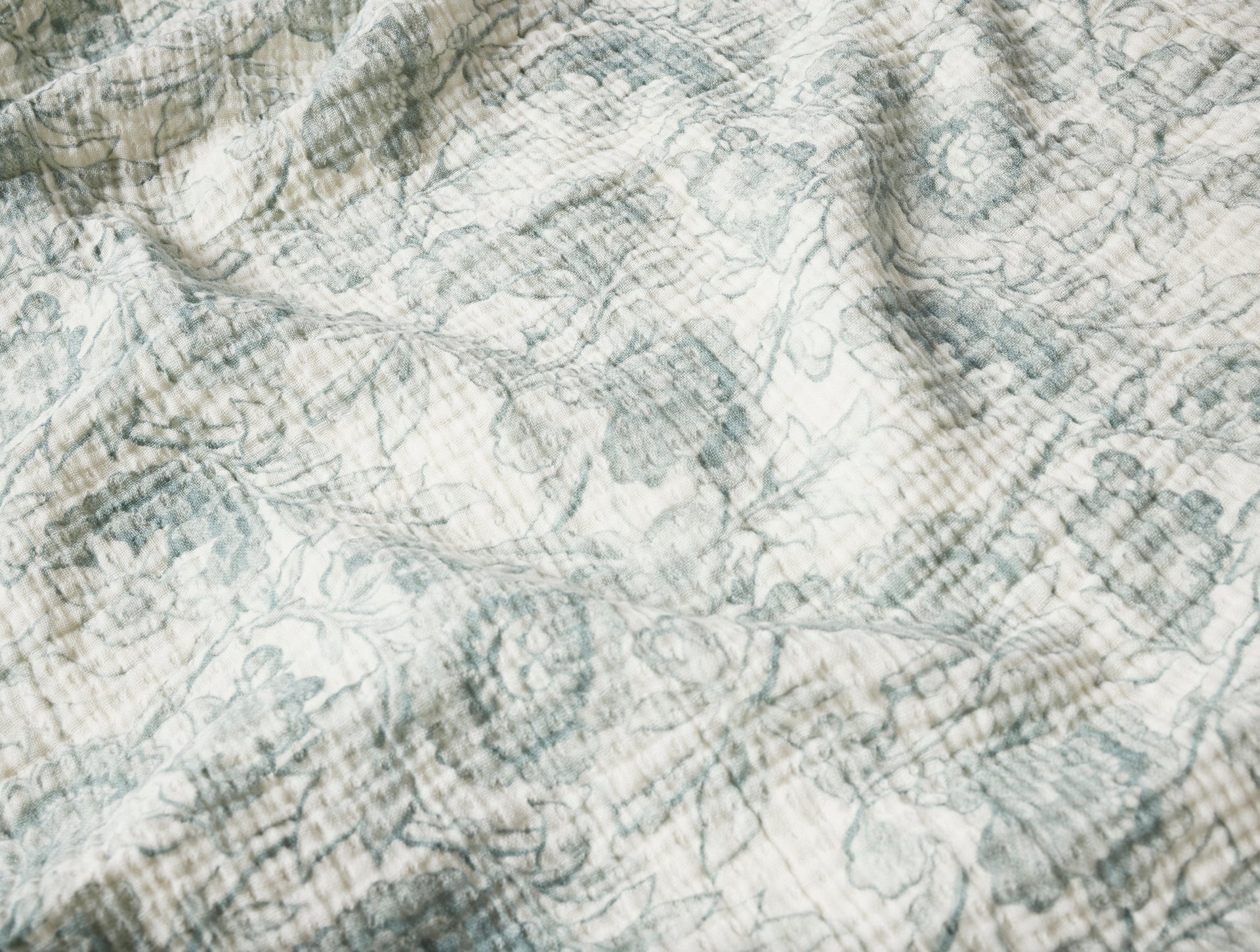 Coyuchi Undyed w Dew Balboa Organic Matelasse Print Throw